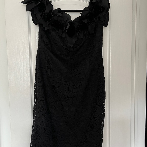 Stunning off shoulder lace dress with flower detail - Picture 2 of 5